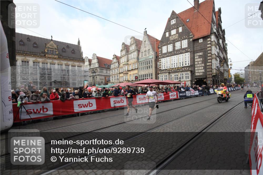 05.10.2025 - 20. swb-Marathon Bremen Yannick Fuchs http://msf.ph/oto/9289739 05.10.2025 10:46:26 Ziel 9400, 9921, 11462 meine-sportfotos.de