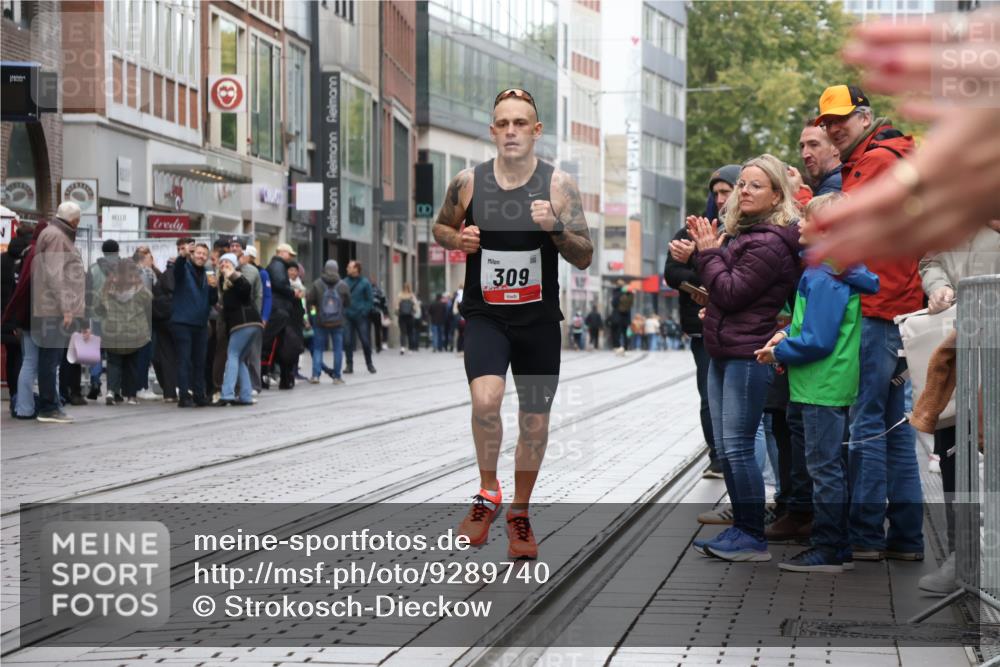 05.10.2025 - 20. swb-Marathon Bremen Strokosch-Dieckow http://msf.ph/oto/9289740 05.10.2025 12:32:19 Ziel 309, 309 meine-sportfotos.de