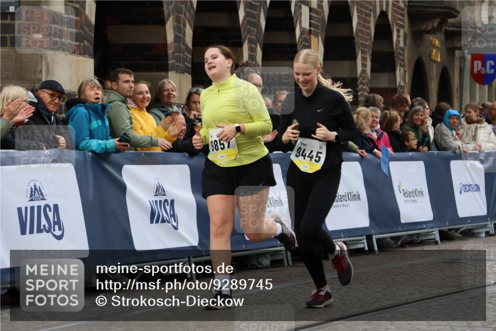 05.10.2025 - 20. swb-Marathon Bremen Strokosch-Dieckow http://msf.ph/oto/9289745 05.10.2025 11:22:43 Ziel 9445, 9857 meine-sportfotos.de