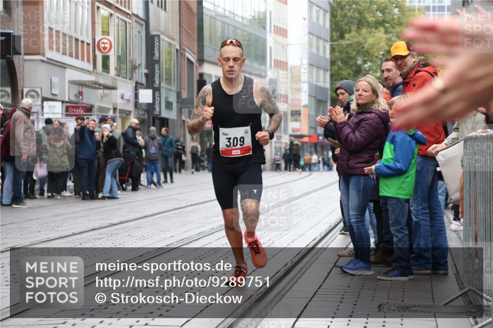 05.10.2025 - 20. swb-Marathon Bremen Strokosch-Dieckow http://msf.ph/oto/9289751 05.10.2025 12:32:19 Ziel 309, 309 meine-sportfotos.de