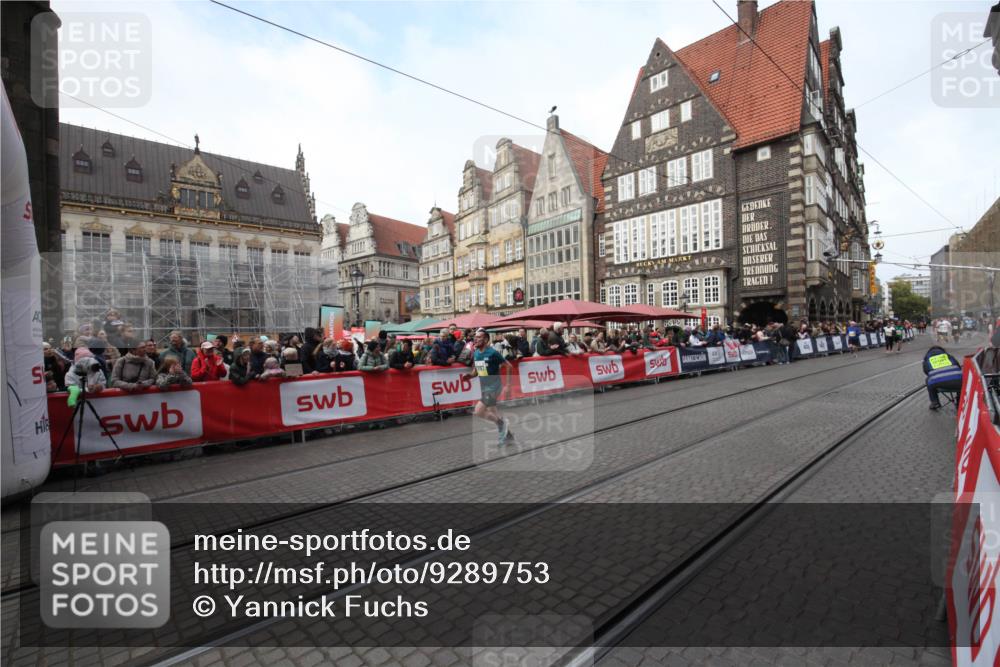 05.10.2025 - 20. swb-Marathon Bremen Yannick Fuchs http://msf.ph/oto/9289753 05.10.2025 10:46:34 Ziel 9207, 11167 meine-sportfotos.de