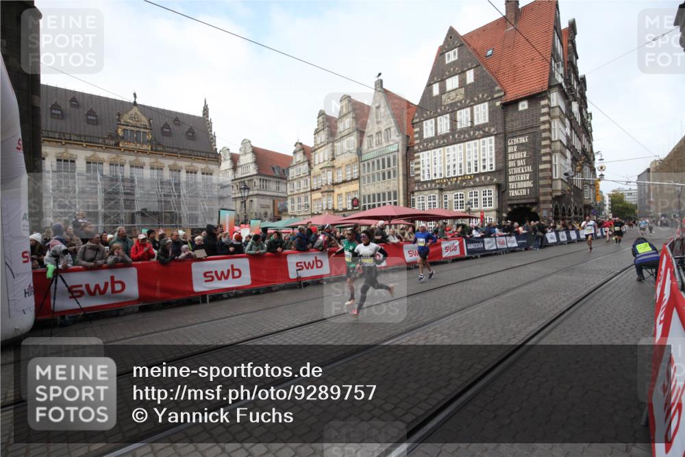 05.10.2025 - 20. swb-Marathon Bremen Yannick Fuchs http://msf.ph/oto/9289757 05.10.2025 10:46:39 Ziel 9009, 9207, 10268, 11268 meine-sportfotos.de