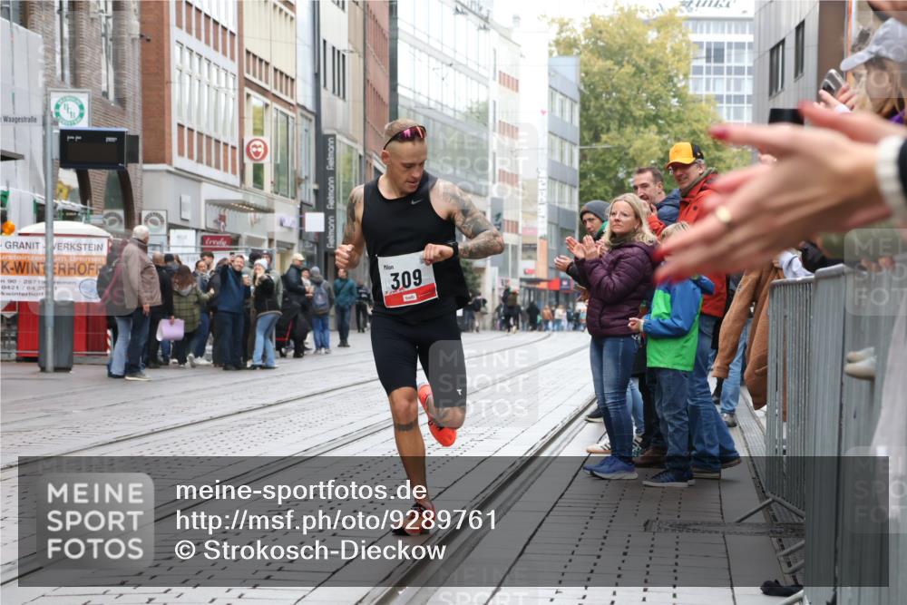 05.10.2025 - 20. swb-Marathon Bremen Strokosch-Dieckow http://msf.ph/oto/9289761 05.10.2025 12:32:19 Ziel 309, 309 meine-sportfotos.de