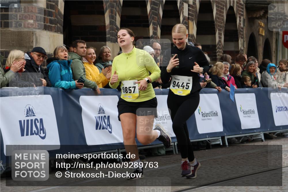 05.10.2025 - 20. swb-Marathon Bremen Strokosch-Dieckow http://msf.ph/oto/9289763 05.10.2025 11:22:43 Ziel 9445, 9857 meine-sportfotos.de
