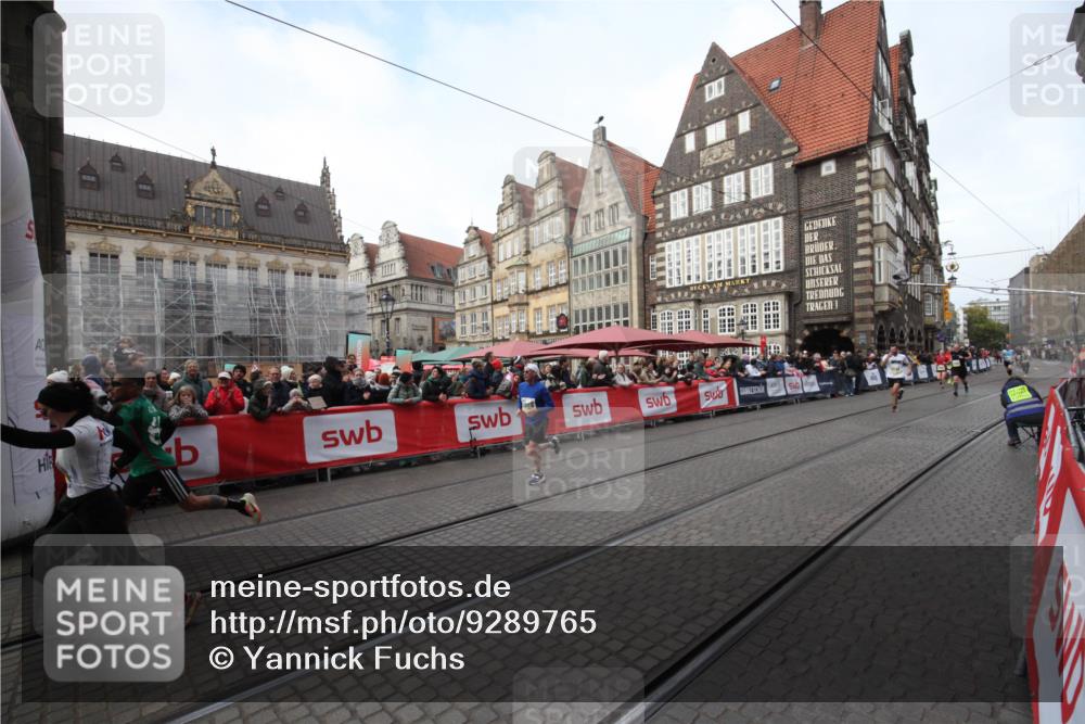 05.10.2025 - 20. swb-Marathon Bremen Yannick Fuchs http://msf.ph/oto/9289765 05.10.2025 10:46:39 Ziel 9009, 9207, 10268, 11268 meine-sportfotos.de