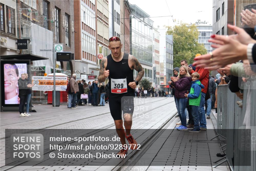 05.10.2025 - 20. swb-Marathon Bremen Strokosch-Dieckow http://msf.ph/oto/9289772 05.10.2025 12:32:20 Ziel 309, 309 meine-sportfotos.de