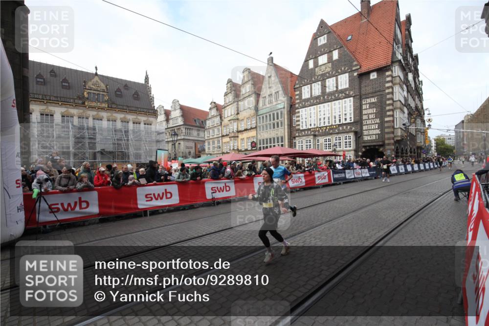 05.10.2025 - 20. swb-Marathon Bremen Yannick Fuchs http://msf.ph/oto/9289810 05.10.2025 10:46:48 Ziel 10277, 10411, 11327 meine-sportfotos.de