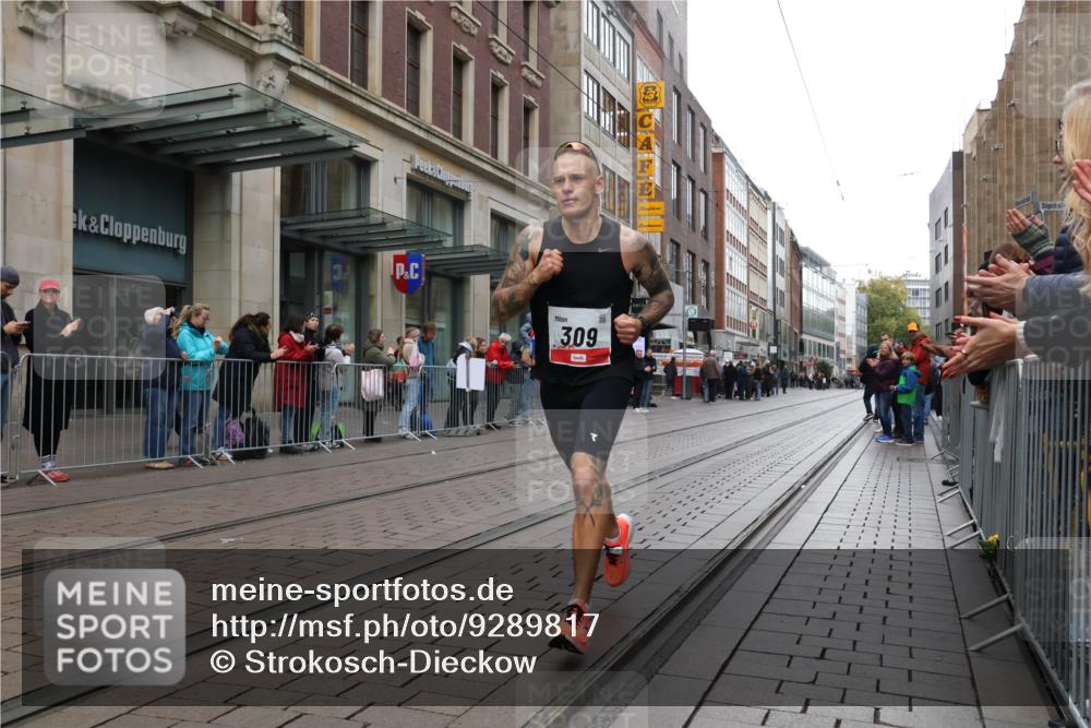 05.10.2025 - 20. swb-Marathon Bremen Strokosch-Dieckow http://msf.ph/oto/9289817 05.10.2025 12:32:22 Ziel 309, 309 meine-sportfotos.de