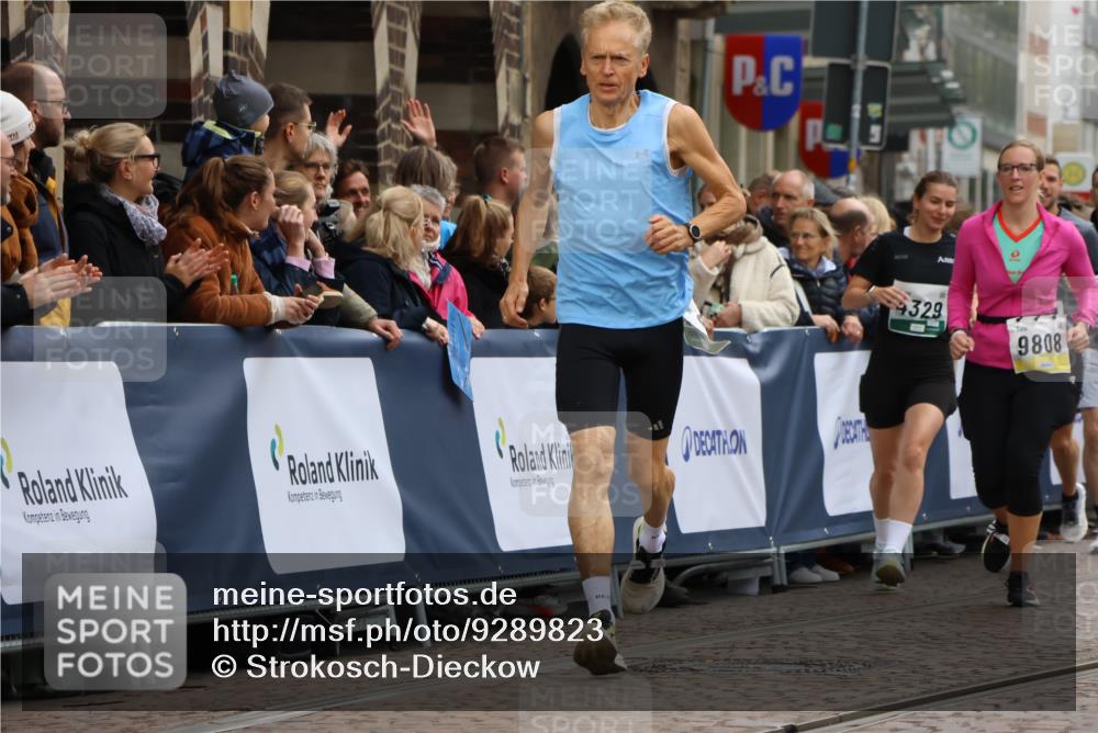 05.10.2025 - 20. swb-Marathon Bremen Strokosch-Dieckow http://msf.ph/oto/9289823 05.10.2025 11:23:06 Ziel 9808 meine-sportfotos.de