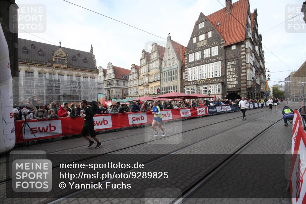 05.10.2025 - 20. swb-Marathon Bremen Yannick Fuchs http://msf.ph/oto/9289825 05.10.2025 10:46:58 Ziel 10661, 10750, 11189 meine-sportfotos.de