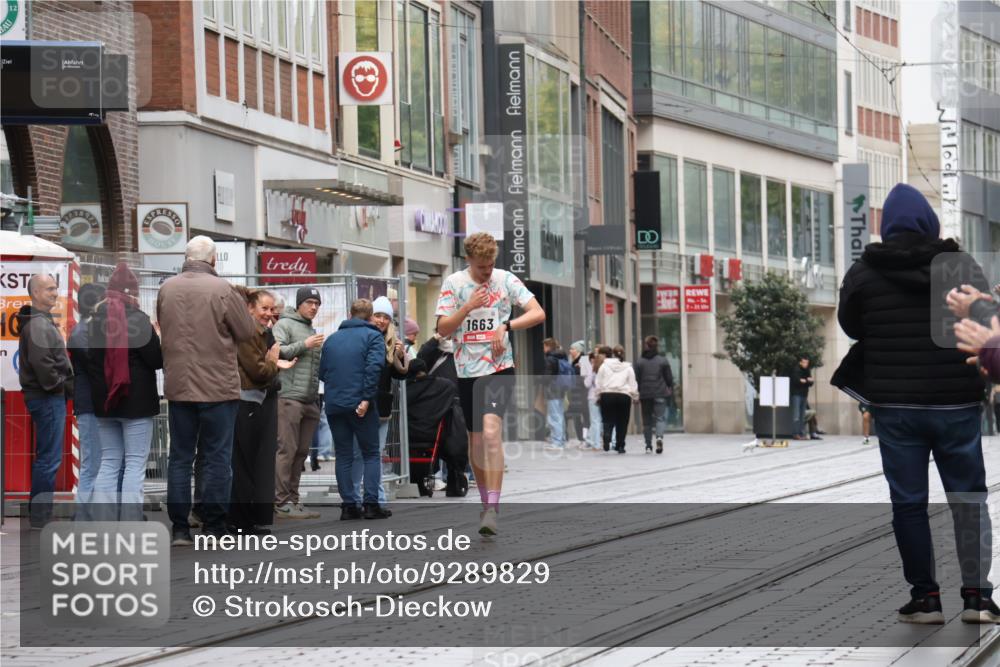 05.10.2025 - 20. swb-Marathon Bremen Strokosch-Dieckow http://msf.ph/oto/9289829 05.10.2025 12:33:45 Ziel 1663, 1663 meine-sportfotos.de