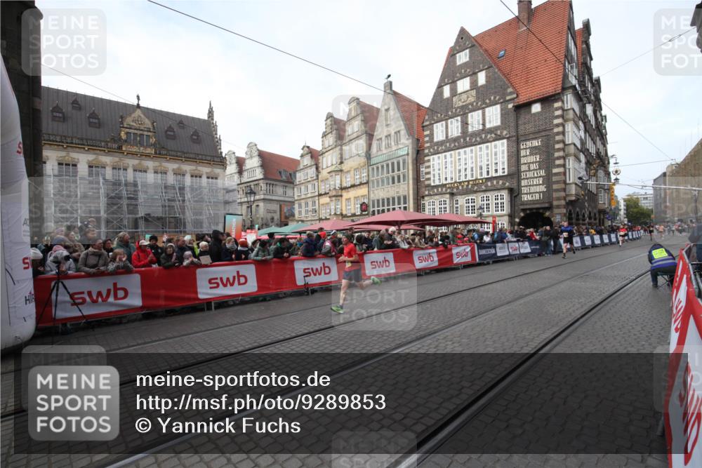 05.10.2025 - 20. swb-Marathon Bremen Yannick Fuchs http://msf.ph/oto/9289853 05.10.2025 10:47:15 Ziel 9411, 9546 meine-sportfotos.de