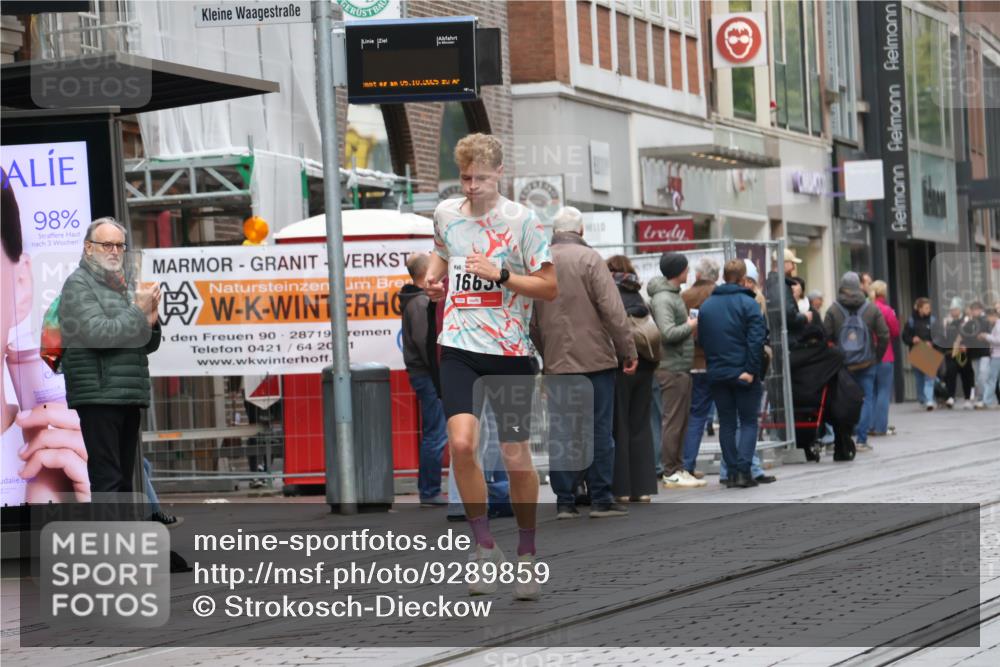 05.10.2025 - 20. swb-Marathon Bremen Strokosch-Dieckow http://msf.ph/oto/9289859 05.10.2025 12:33:49 Ziel 888, 1663, 888, 1663 meine-sportfotos.de