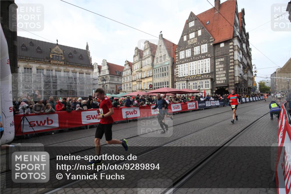 05.10.2025 - 20. swb-Marathon Bremen Yannick Fuchs http://msf.ph/oto/9289894 05.10.2025 10:47:33 Ziel 9244, 10319, 10951, 11742 meine-sportfotos.de