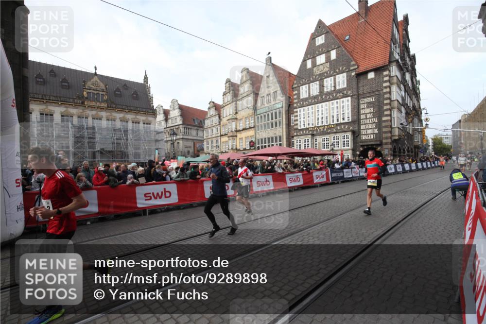 05.10.2025 - 20. swb-Marathon Bremen Yannick Fuchs http://msf.ph/oto/9289898 05.10.2025 10:47:33 Ziel 9244, 10319, 10951, 11742 meine-sportfotos.de