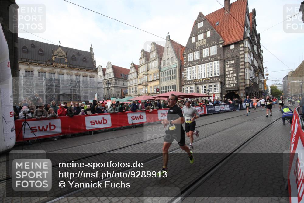 05.10.2025 - 20. swb-Marathon Bremen Yannick Fuchs http://msf.ph/oto/9289913 05.10.2025 10:47:39 Ziel 9339, 9924, 10073, 10850, 10875, 10947, 11330 meine-sportfotos.de