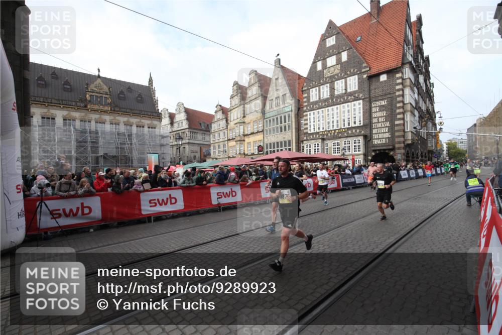 05.10.2025 - 20. swb-Marathon Bremen Yannick Fuchs http://msf.ph/oto/9289923 05.10.2025 10:47:43 Ziel 9377, 10073, 10676, 10850, 10875, 10947, 11330, 11409, 11708 meine-sportfotos.de