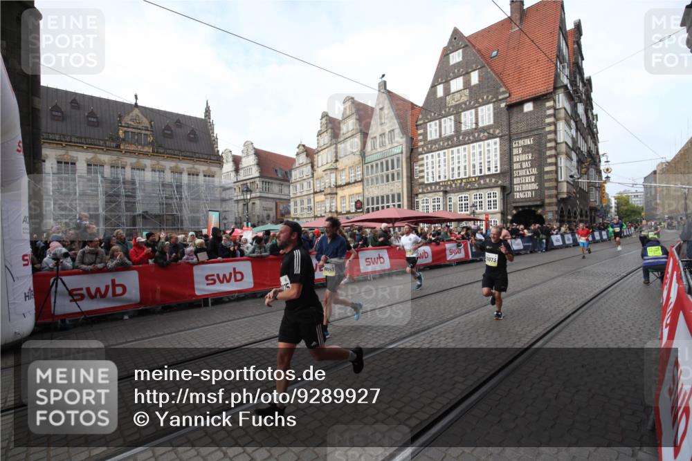 05.10.2025 - 20. swb-Marathon Bremen Yannick Fuchs http://msf.ph/oto/9289927 05.10.2025 10:47:43 Ziel 9377, 10073, 10676, 10850, 10875, 10947, 11330, 11409, 11708 meine-sportfotos.de