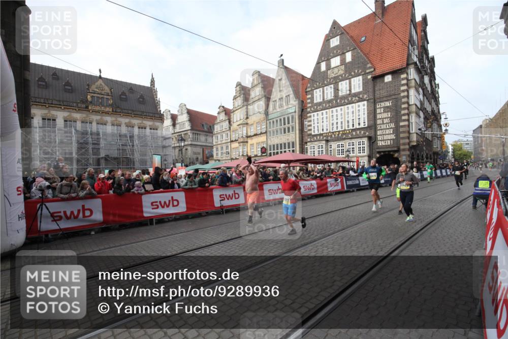 05.10.2025 - 20. swb-Marathon Bremen Yannick Fuchs http://msf.ph/oto/9289936 05.10.2025 10:47:46 Ziel 9377, 10062, 10676, 11244, 11409, 11708 meine-sportfotos.de