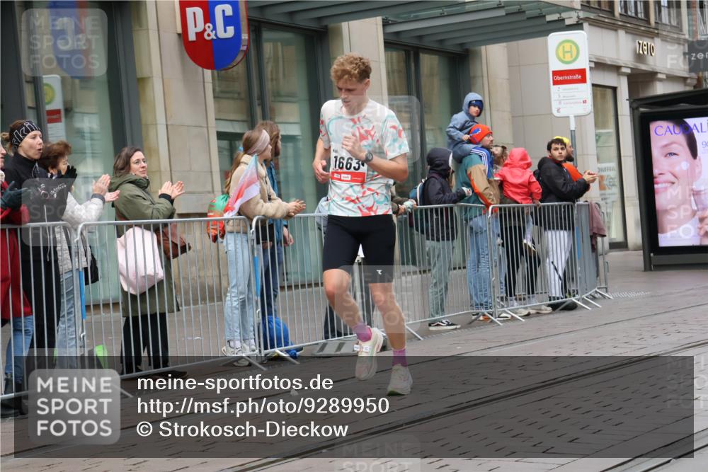 05.10.2025 - 20. swb-Marathon Bremen Strokosch-Dieckow http://msf.ph/oto/9289950 05.10.2025 12:33:53 Ziel 888, 1663, 888, 1663 meine-sportfotos.de