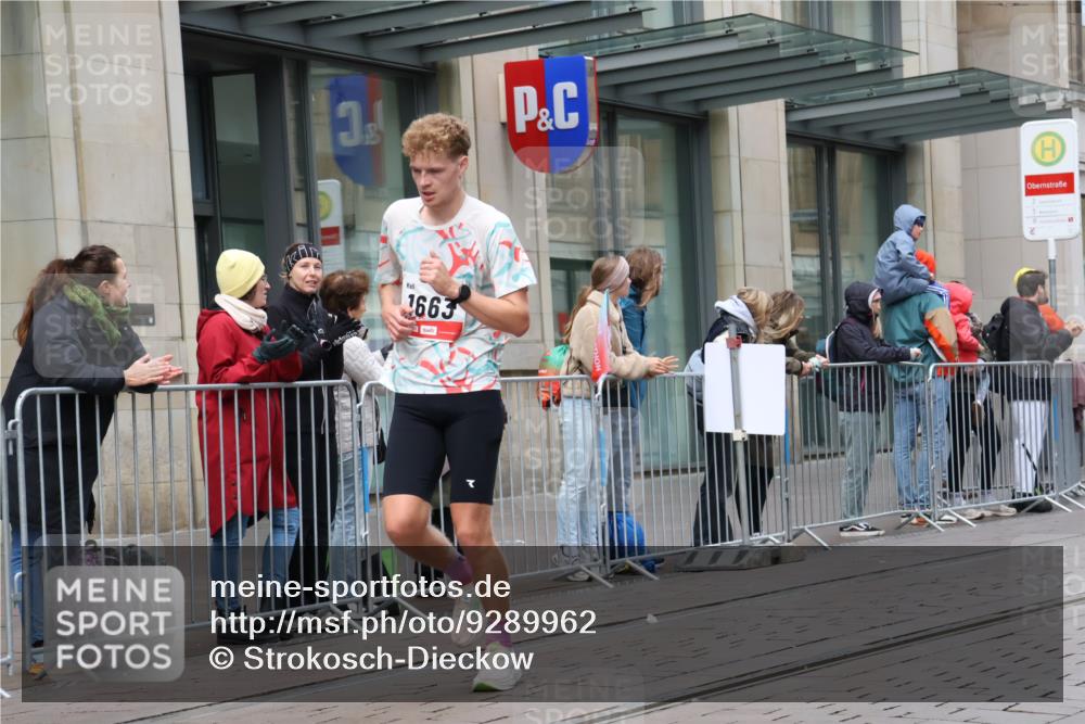 05.10.2025 - 20. swb-Marathon Bremen Strokosch-Dieckow http://msf.ph/oto/9289962 05.10.2025 12:33:54 Ziel 888, 1663, 888, 1663 meine-sportfotos.de