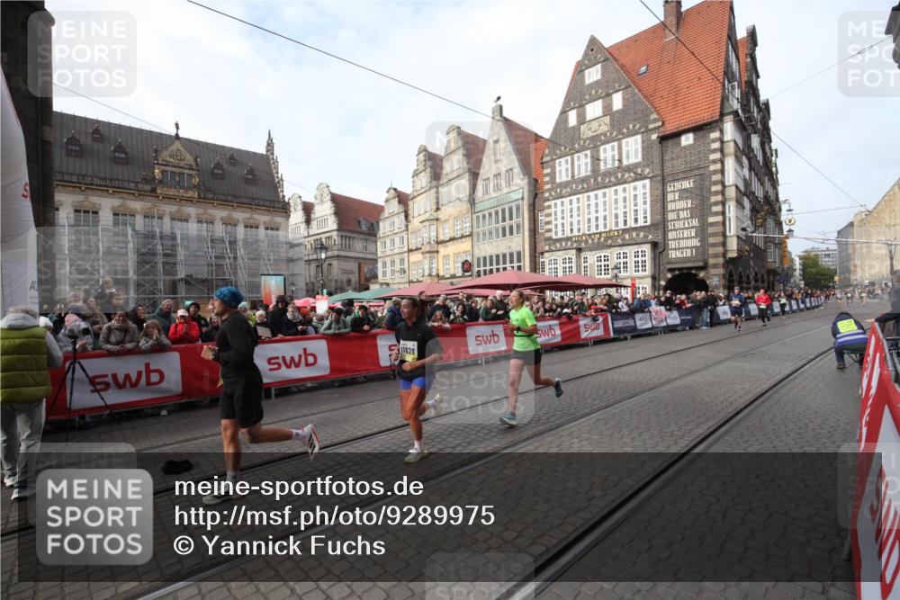 05.10.2025 - 20. swb-Marathon Bremen Yannick Fuchs http://msf.ph/oto/9289975 05.10.2025 10:48:00 Ziel 9929, 10089, 10266, 11187, 11628 meine-sportfotos.de