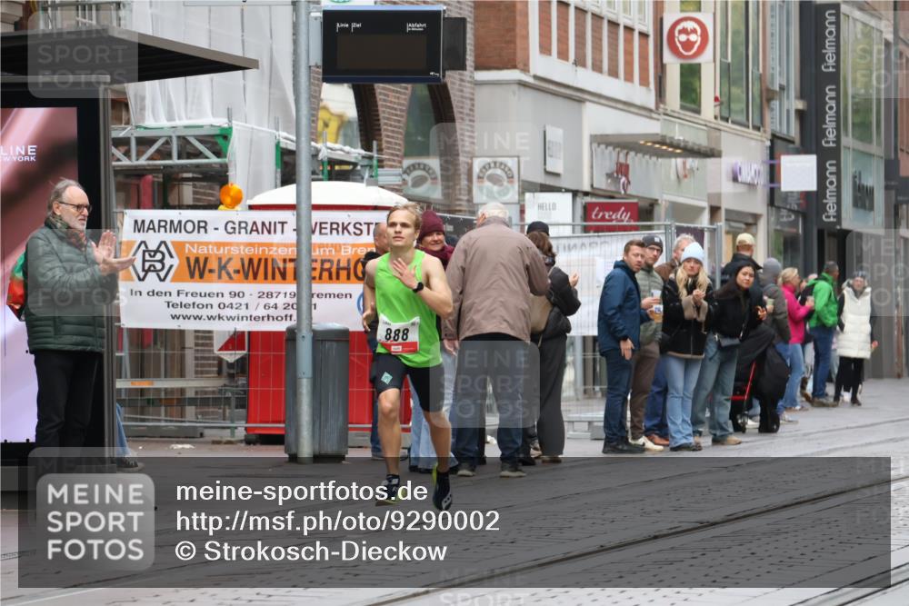 05.10.2025 - 20. swb-Marathon Bremen Strokosch-Dieckow http://msf.ph/oto/9290002 05.10.2025 12:34:04 Ziel 888, 1663, 888, 1663 meine-sportfotos.de