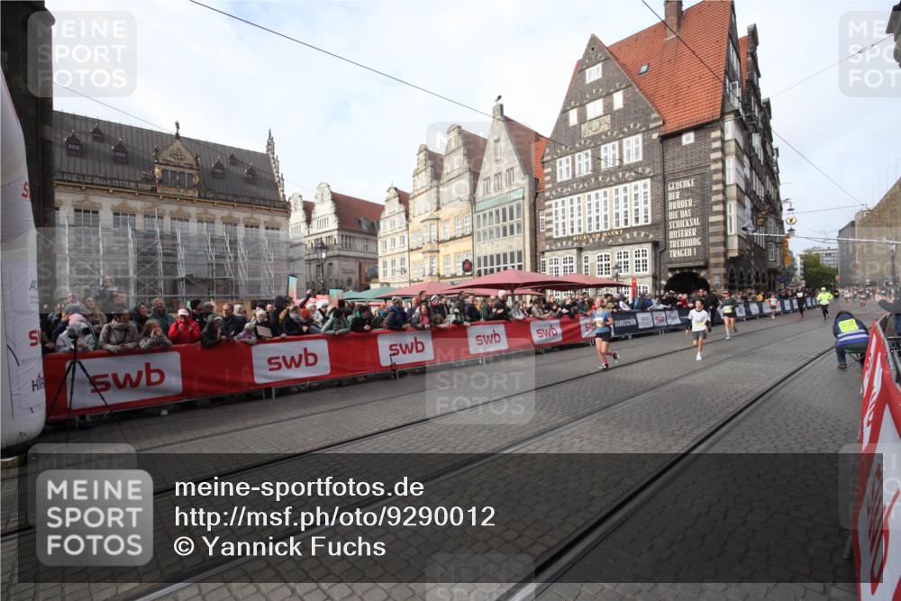 05.10.2025 - 20. swb-Marathon Bremen Yannick Fuchs http://msf.ph/oto/9290012 05.10.2025 10:48:10 Ziel 10392, 10723, 10818 meine-sportfotos.de