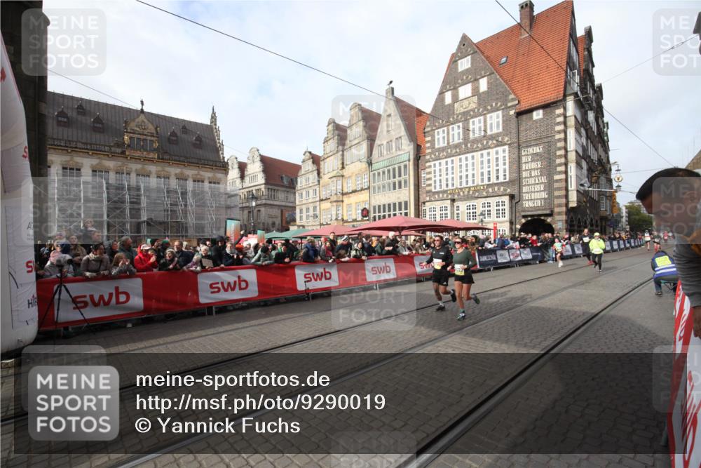 05.10.2025 - 20. swb-Marathon Bremen Yannick Fuchs http://msf.ph/oto/9290019 05.10.2025 10:48:13 Ziel 10428, 10723, 11299 meine-sportfotos.de