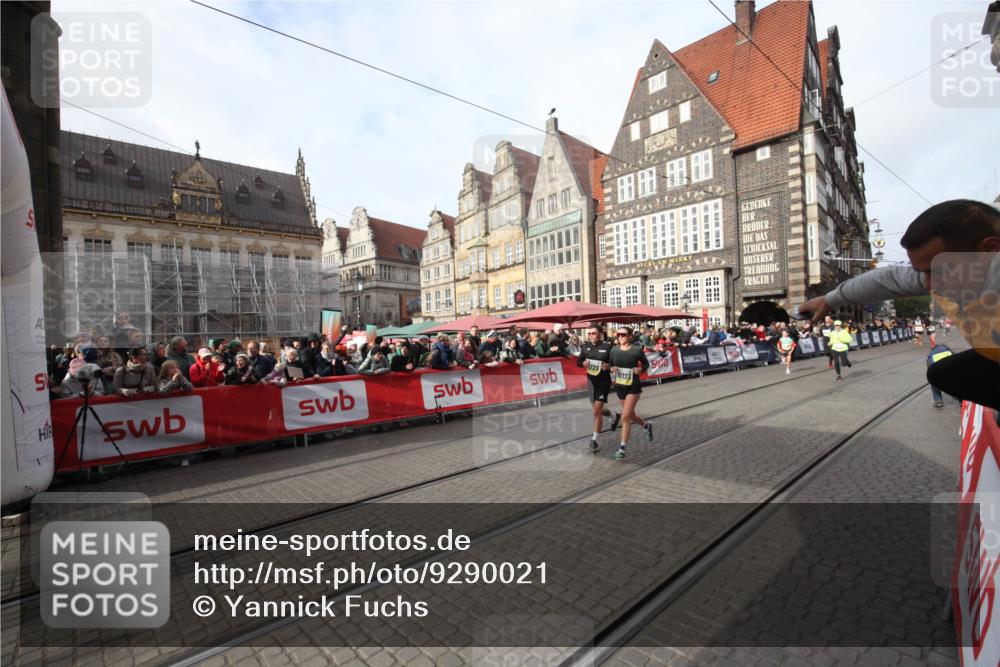 05.10.2025 - 20. swb-Marathon Bremen Yannick Fuchs http://msf.ph/oto/9290021 05.10.2025 10:48:13 Ziel 10428, 10723, 11299 meine-sportfotos.de