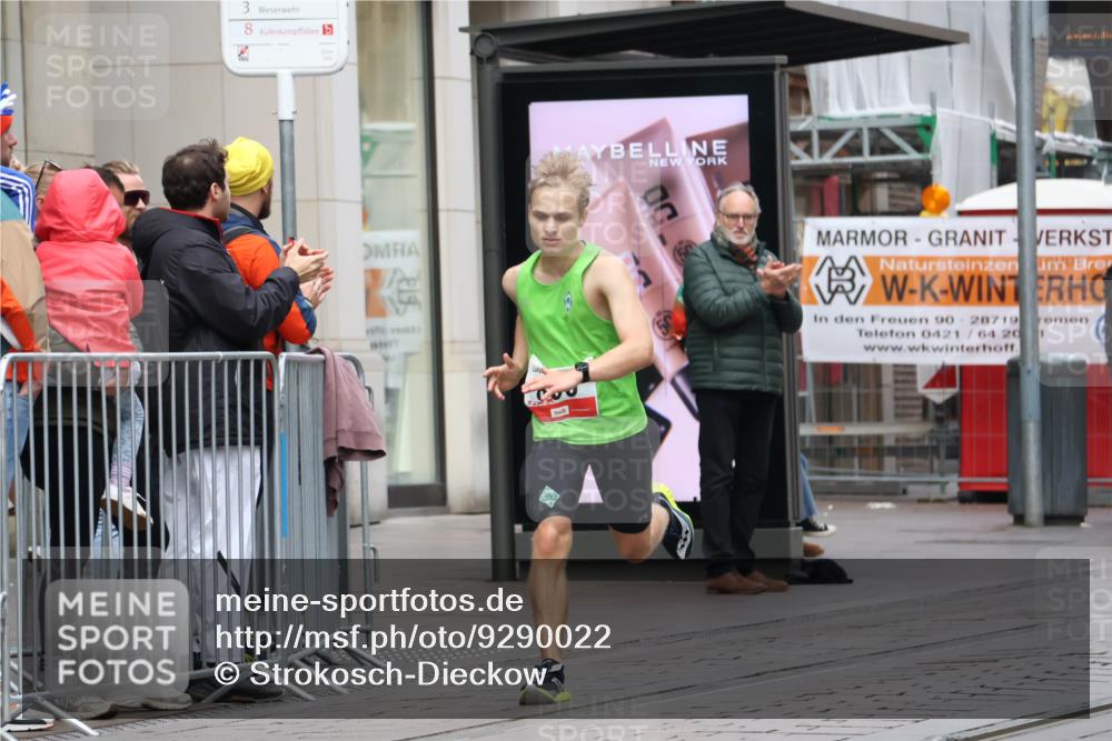 05.10.2025 - 20. swb-Marathon Bremen Strokosch-Dieckow http://msf.ph/oto/9290022 05.10.2025 12:34:06 Ziel 888, 888 meine-sportfotos.de