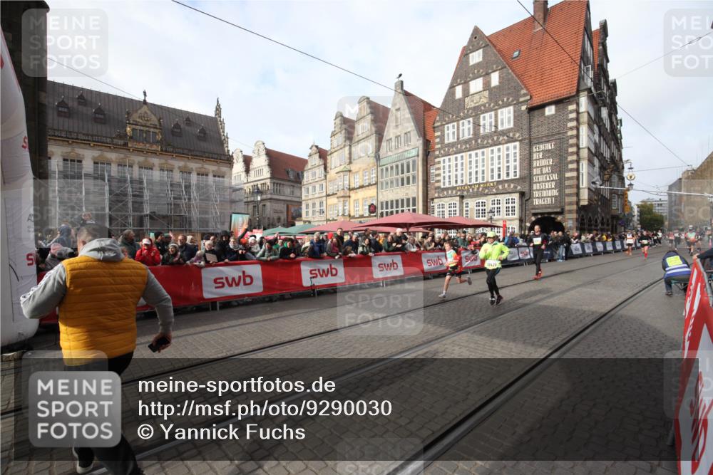 05.10.2025 - 20. swb-Marathon Bremen Yannick Fuchs http://msf.ph/oto/9290030 05.10.2025 10:48:15 Ziel 10428, 10723, 10953, 11299 meine-sportfotos.de