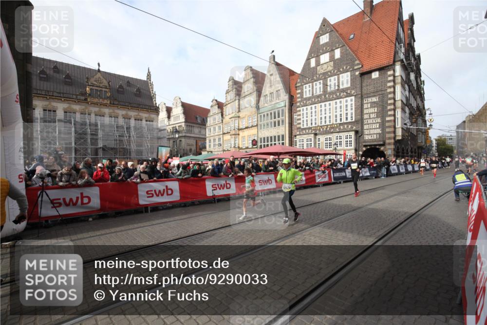 05.10.2025 - 20. swb-Marathon Bremen Yannick Fuchs http://msf.ph/oto/9290033 05.10.2025 10:48:16 Ziel 9706, 10428, 10953, 11299 meine-sportfotos.de