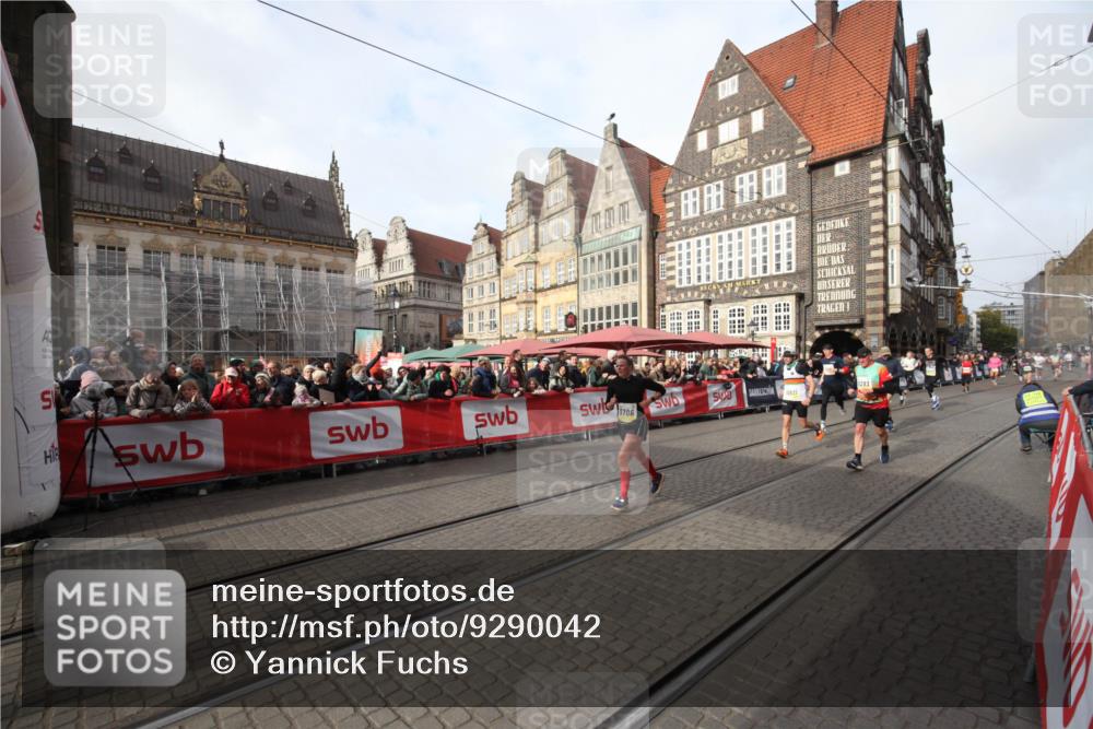 05.10.2025 - 20. swb-Marathon Bremen Yannick Fuchs http://msf.ph/oto/9290042 05.10.2025 10:48:21 Ziel 9293, 9641, 9706, 10931, 11119, 11292, 11561, 11637 meine-sportfotos.de