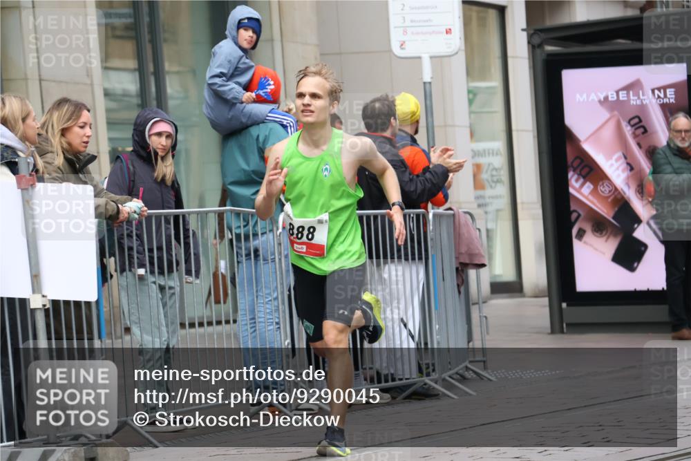 05.10.2025 - 20. swb-Marathon Bremen Strokosch-Dieckow http://msf.ph/oto/9290045 05.10.2025 12:34:07 Ziel 888, 888 meine-sportfotos.de