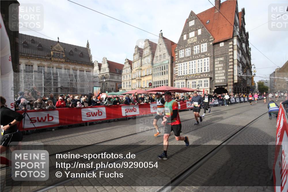05.10.2025 - 20. swb-Marathon Bremen Yannick Fuchs http://msf.ph/oto/9290054 05.10.2025 10:48:22 Ziel 9293, 9404, 9641, 9706, 10931, 11119, 11292, 11561, 11637 meine-sportfotos.de