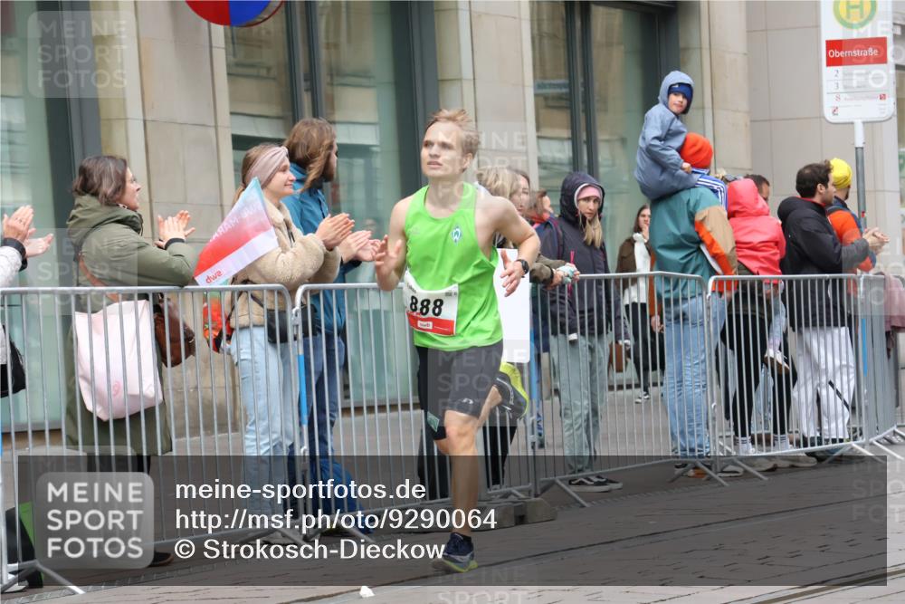 05.10.2025 - 20. swb-Marathon Bremen Strokosch-Dieckow http://msf.ph/oto/9290064 05.10.2025 12:34:08 Ziel 888, 888 meine-sportfotos.de