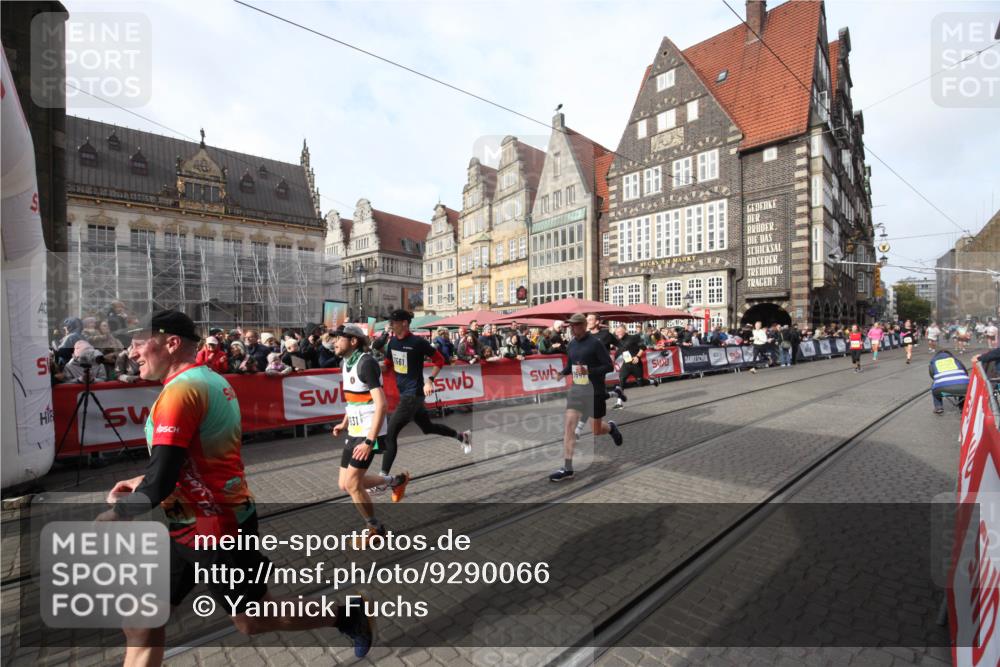 05.10.2025 - 20. swb-Marathon Bremen Yannick Fuchs http://msf.ph/oto/9290066 05.10.2025 10:48:23 Ziel 9223, 9293, 9404, 9641, 10931, 11119, 11292, 11561, 11637 meine-sportfotos.de