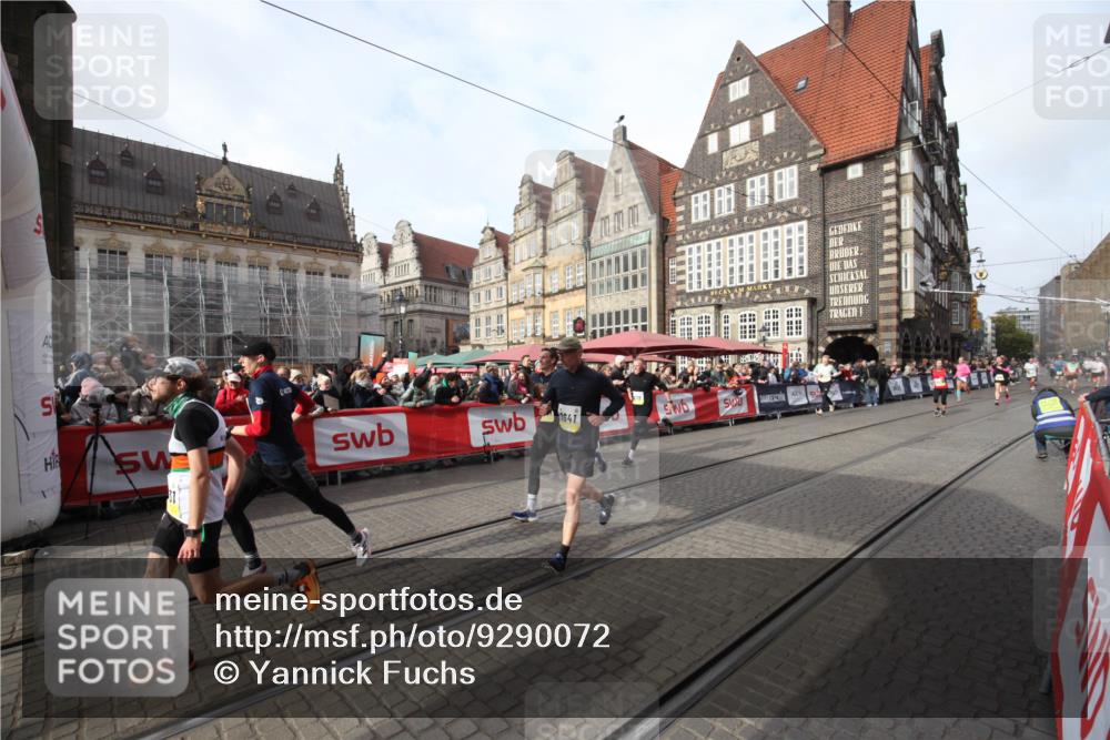 05.10.2025 - 20. swb-Marathon Bremen Yannick Fuchs http://msf.ph/oto/9290072 05.10.2025 10:48:23 Ziel 9223, 9293, 9404, 9641, 10931, 11119, 11292, 11561, 11637 meine-sportfotos.de