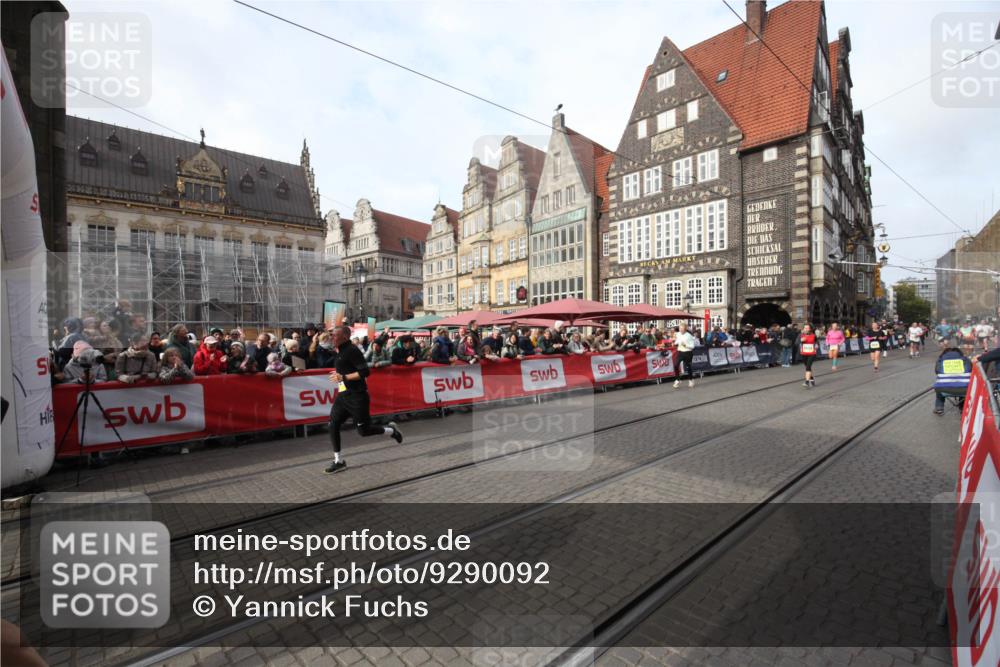 05.10.2025 - 20. swb-Marathon Bremen Yannick Fuchs http://msf.ph/oto/9290092 05.10.2025 10:48:24 Ziel 9223, 9404, 9641, 9704, 9810, 11119, 11292, 11637 meine-sportfotos.de
