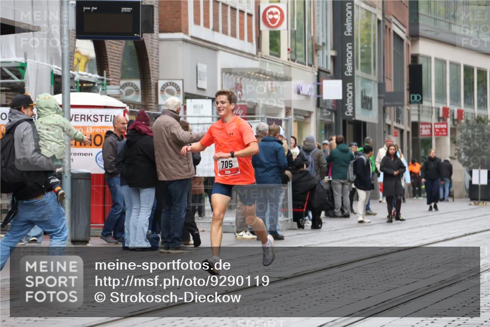05.10.2025 - 20. swb-Marathon Bremen Strokosch-Dieckow http://msf.ph/oto/9290119 05.10.2025 12:34:41 Ziel 705, 705 meine-sportfotos.de