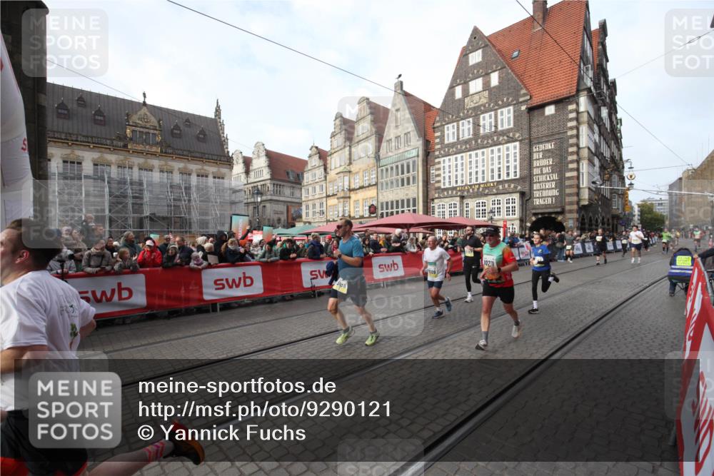 05.10.2025 - 20. swb-Marathon Bremen Yannick Fuchs http://msf.ph/oto/9290121 05.10.2025 10:48:30 Ziel 8787, 9298, 9665, 9704, 9810, 9958, 10109, 10131, 10211, 10685, 11005, 11357 meine-sportfotos.de