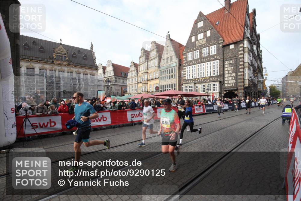 05.10.2025 - 20. swb-Marathon Bremen Yannick Fuchs http://msf.ph/oto/9290125 05.10.2025 10:48:31 Ziel 8787, 9298, 9665, 9958, 10109, 10131, 10177, 10211, 10685, 11005, 11357, 11505 meine-sportfotos.de