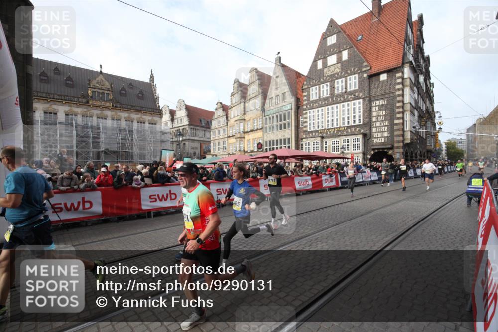 05.10.2025 - 20. swb-Marathon Bremen Yannick Fuchs http://msf.ph/oto/9290131 05.10.2025 10:48:31 Ziel 8787, 9298, 9665, 9958, 10109, 10131, 10177, 10211, 10685, 11005, 11357, 11505 meine-sportfotos.de