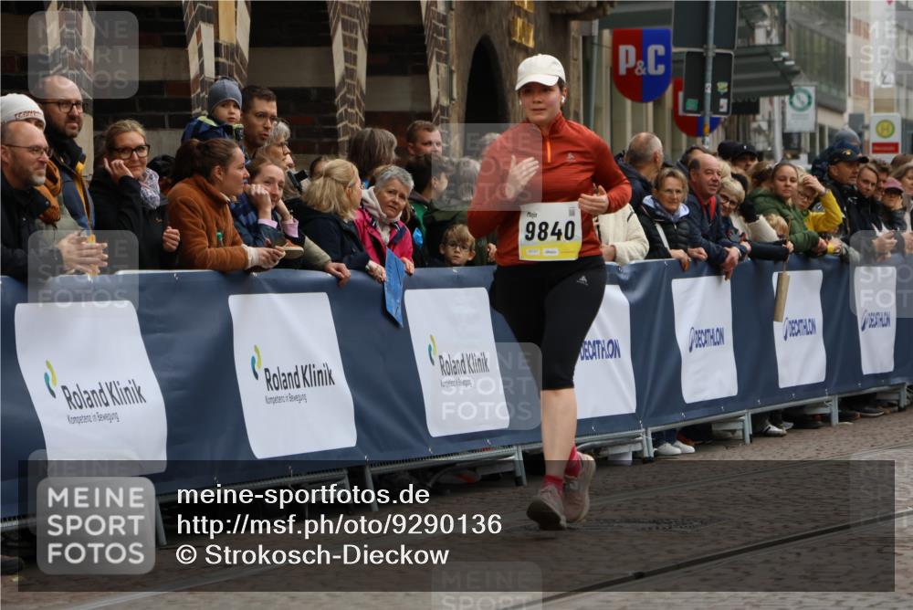 05.10.2025 - 20. swb-Marathon Bremen Strokosch-Dieckow http://msf.ph/oto/9290136 05.10.2025 11:23:24 Ziel 9840, 10724, 10731 meine-sportfotos.de