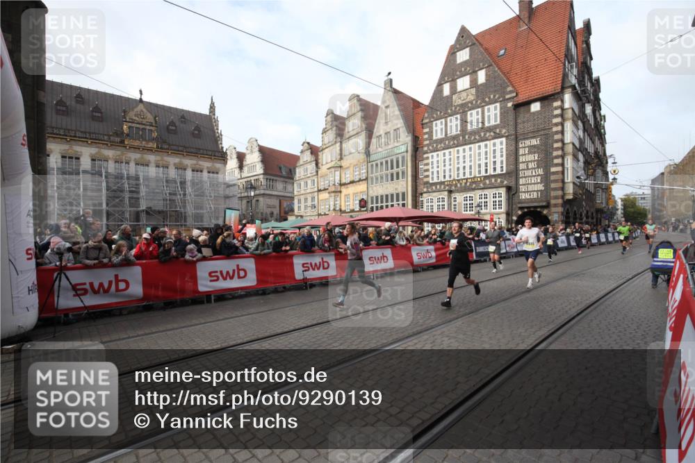 05.10.2025 - 20. swb-Marathon Bremen Yannick Fuchs http://msf.ph/oto/9290139 05.10.2025 10:48:32 Ziel 8787, 9298, 9437, 10131, 10177, 10685, 11005, 11357, 11505 meine-sportfotos.de