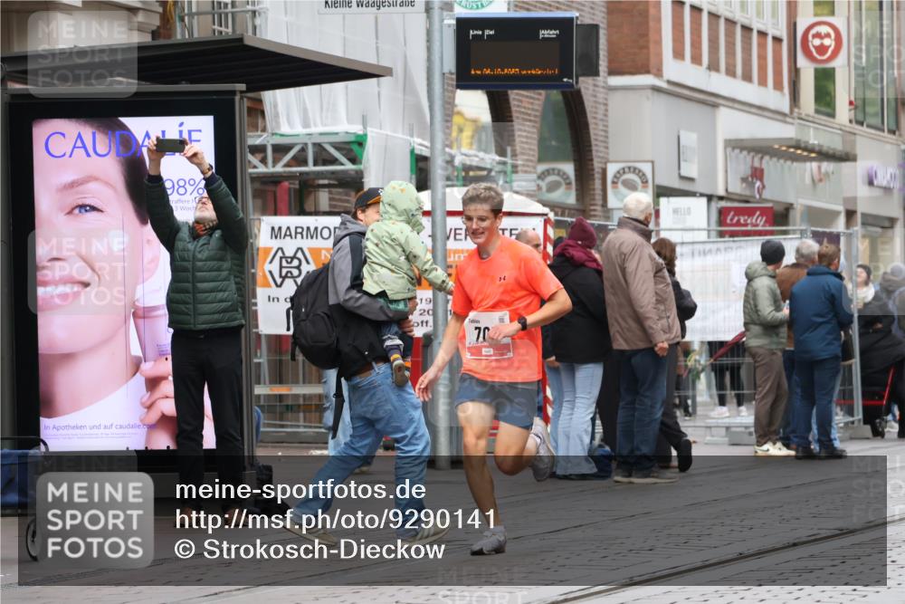 05.10.2025 - 20. swb-Marathon Bremen Strokosch-Dieckow http://msf.ph/oto/9290141 05.10.2025 12:34:42 Ziel 705, 705 meine-sportfotos.de