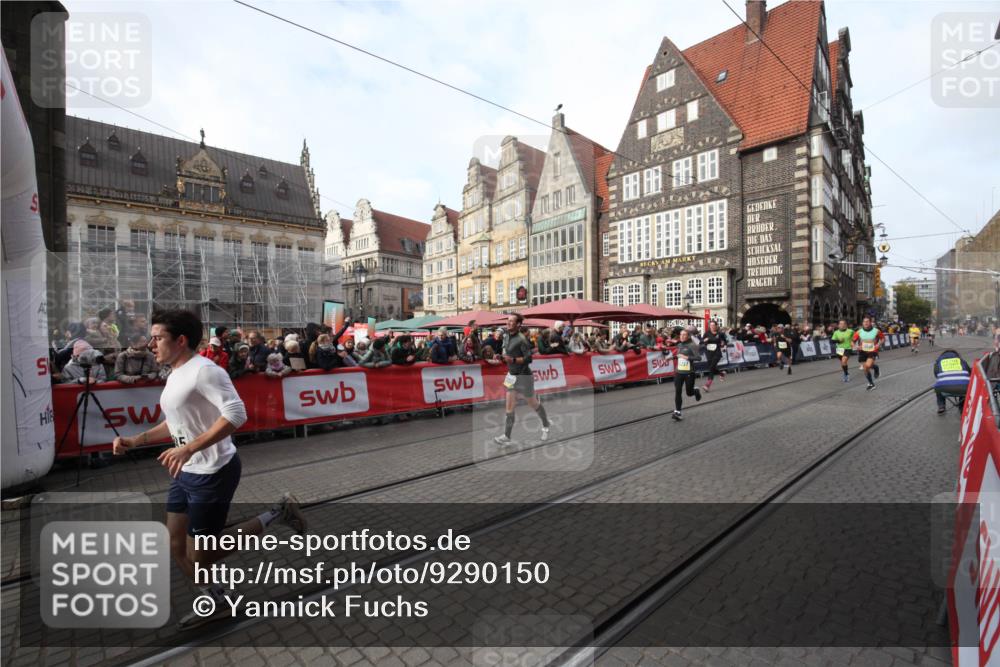 05.10.2025 - 20. swb-Marathon Bremen Yannick Fuchs http://msf.ph/oto/9290150 05.10.2025 10:48:34 Ziel 9298, 9385, 9437, 9478, 10131, 10177, 10685, 11005, 11357, 11505 meine-sportfotos.de