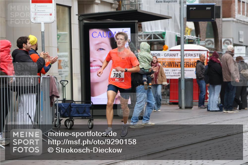 05.10.2025 - 20. swb-Marathon Bremen Strokosch-Dieckow http://msf.ph/oto/9290158 05.10.2025 12:34:43 Ziel 705, 705 meine-sportfotos.de