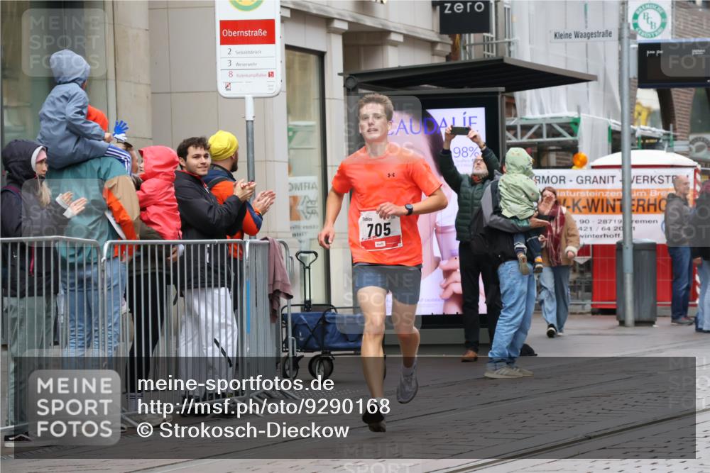 05.10.2025 - 20. swb-Marathon Bremen Strokosch-Dieckow http://msf.ph/oto/9290168 05.10.2025 12:34:44 Ziel 705, 705 meine-sportfotos.de